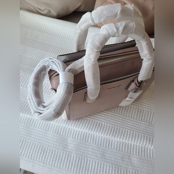 Michael Kors Selma Medium Satchel White & Pink - Picture 11 of 12